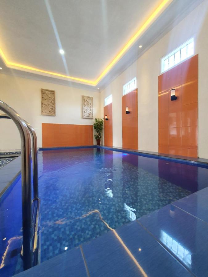 Kayz Villa Batu Dengan Kolam Renang Pribadi Kültér fotó