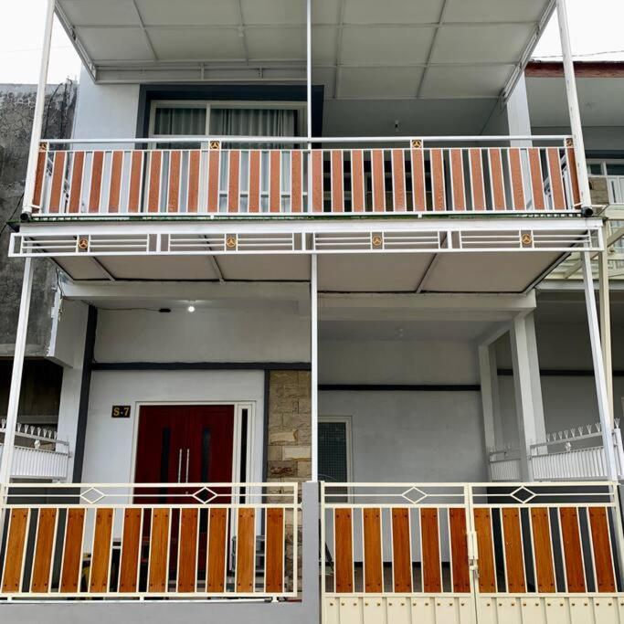 Kayz Villa Batu Dengan Kolam Renang Pribadi Kültér fotó