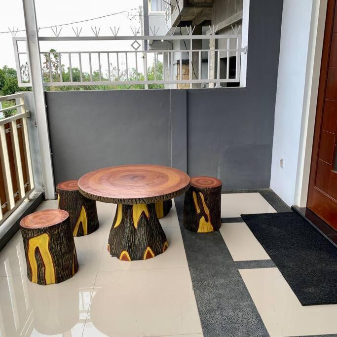 Kayz Villa Batu Dengan Kolam Renang Pribadi Kültér fotó
