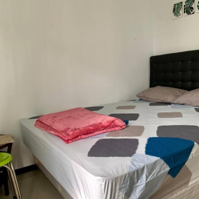 Kayz Villa Batu Dengan Kolam Renang Pribadi Kültér fotó